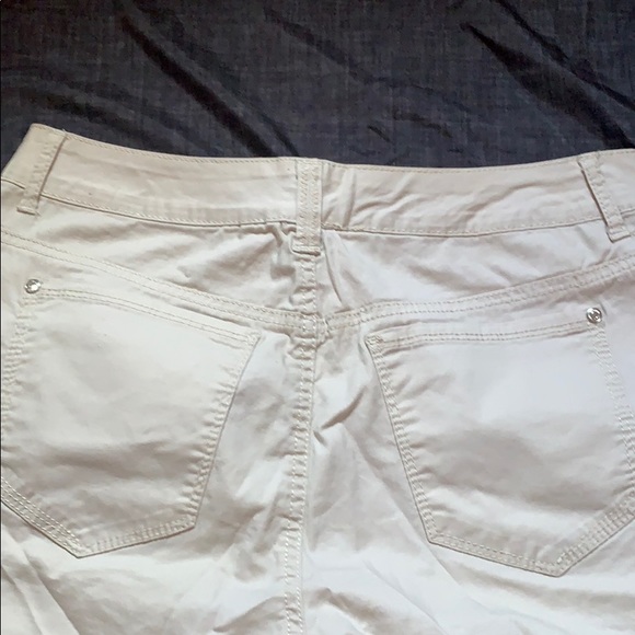 Bermuda shorts - Picture 10 of 10
